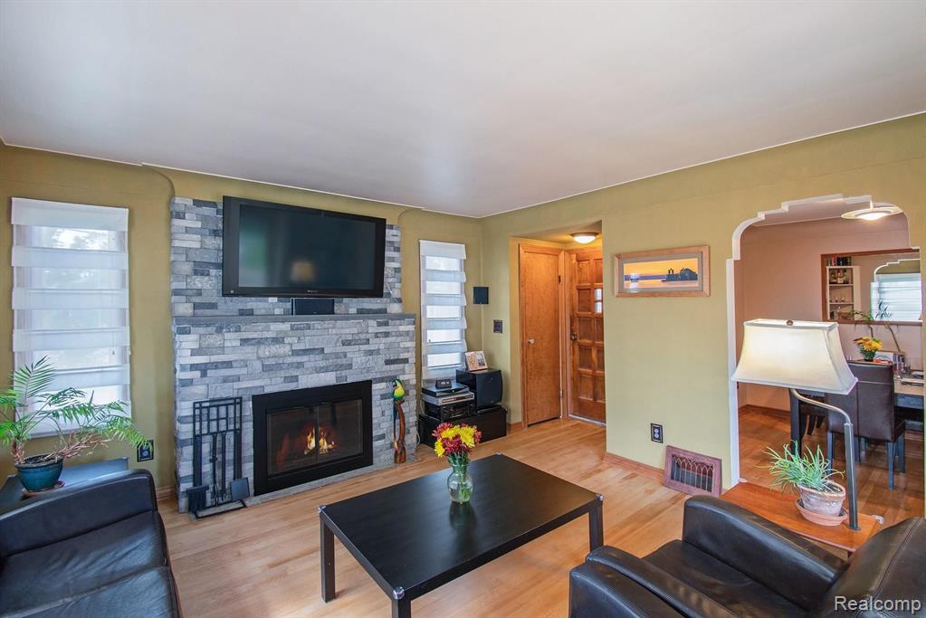 28400 Ryan Road Warren, MI 48092 - Photo 5 of 31