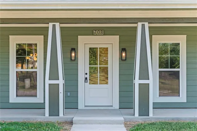 $274,900 | 708 North Main Street, Urich, MO 64788