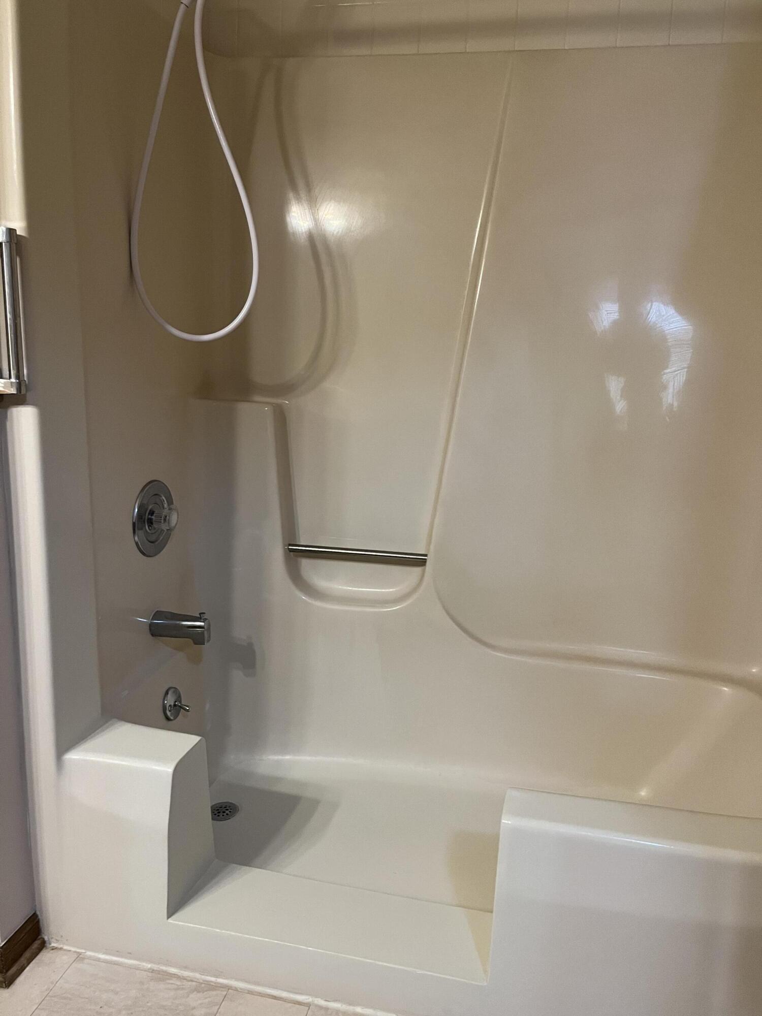 6515 Brook Trail Lansing, MI 48917 - Photo 15 of 24 IMG_2502