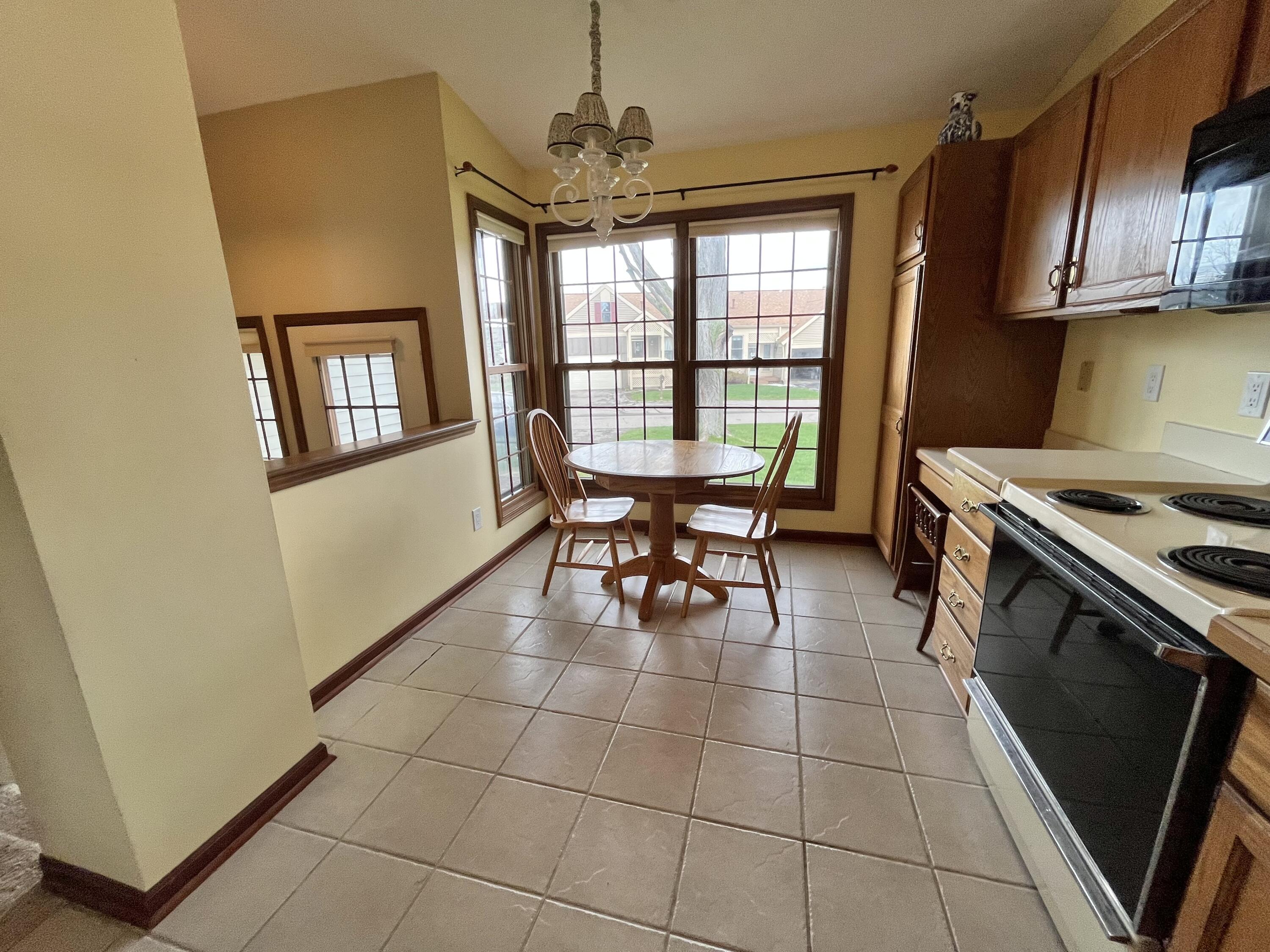 6515 Brook Trail Lansing, MI 48917 - Photo 4 of 24 IMG_2532