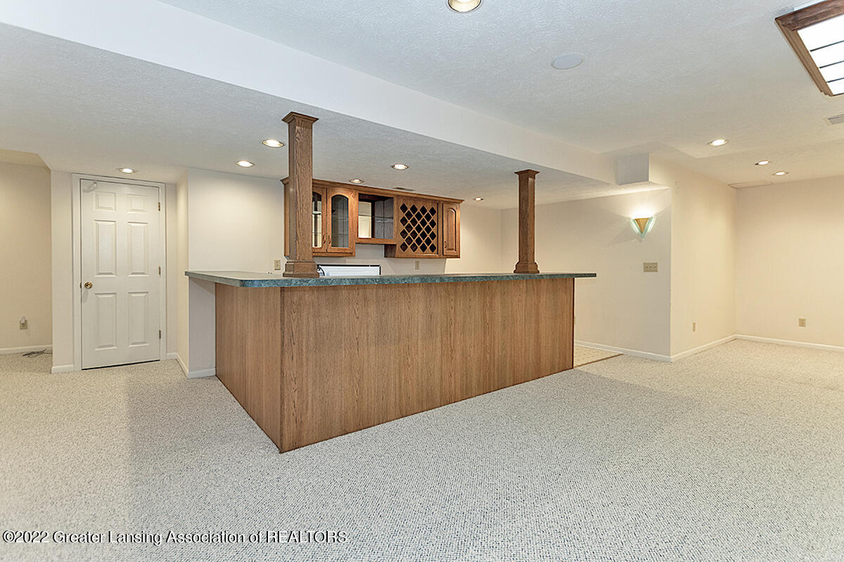 2514 Dustin Road Okemos, MI 48864 - Photo 37 of 43 36