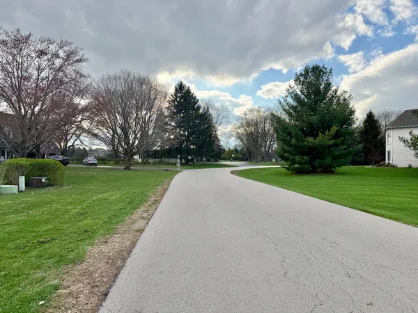 $69,900 | 35 Oak Creek Drive, Yorkville, IL 60560