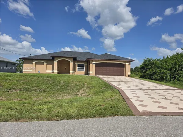 $2,100 | 1816 Tomaso Avenue, Lehigh Acres, FL 33972