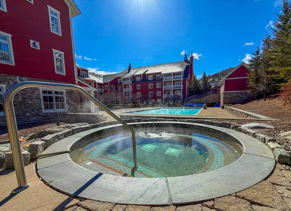 $225,000 | 102 Forest Drive, Unit 407 (LOCKOUT 405) INTERVAL IV, Warren, VT 05674