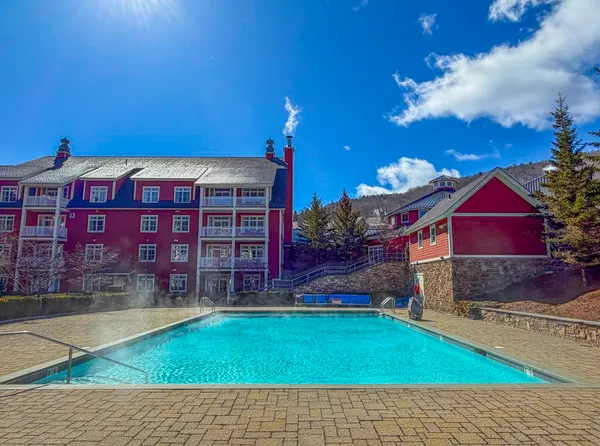 $225,000 | 102 Forest Drive, Unit 407 (LOCKOUT 405) INTERVAL IV, Warren, VT 05674