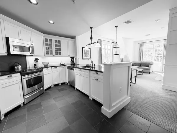 $225,000 | 102 Forest Drive, Unit 407 (LOCKOUT 405) INTERVAL IV, Warren, VT 05674