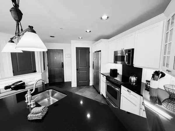 $225,000 | 102 Forest Drive, Unit 407 (LOCKOUT 405) INTERVAL IV, Warren, VT 05674