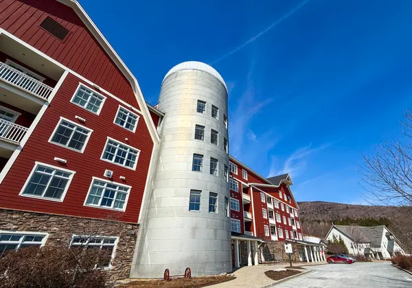 $225,000 | 102 Forest Drive, Unit 407 (LOCKOUT 405) INTERVAL IV, Warren, VT 05674