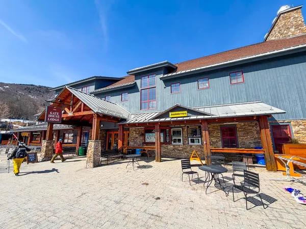 $225,000 | 102 Forest Drive, Unit 407 (LOCKOUT 405) INTERVAL IV, Warren, VT 05674