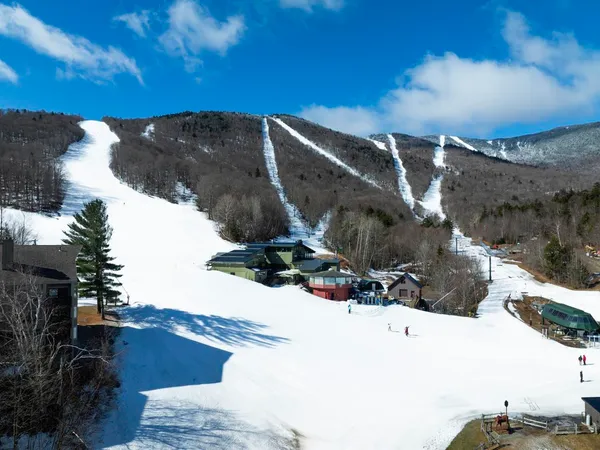 $225,000 | 102 Forest Drive, Unit 407 (LOCKOUT 405) INTERVAL IV, Warren, VT 05674