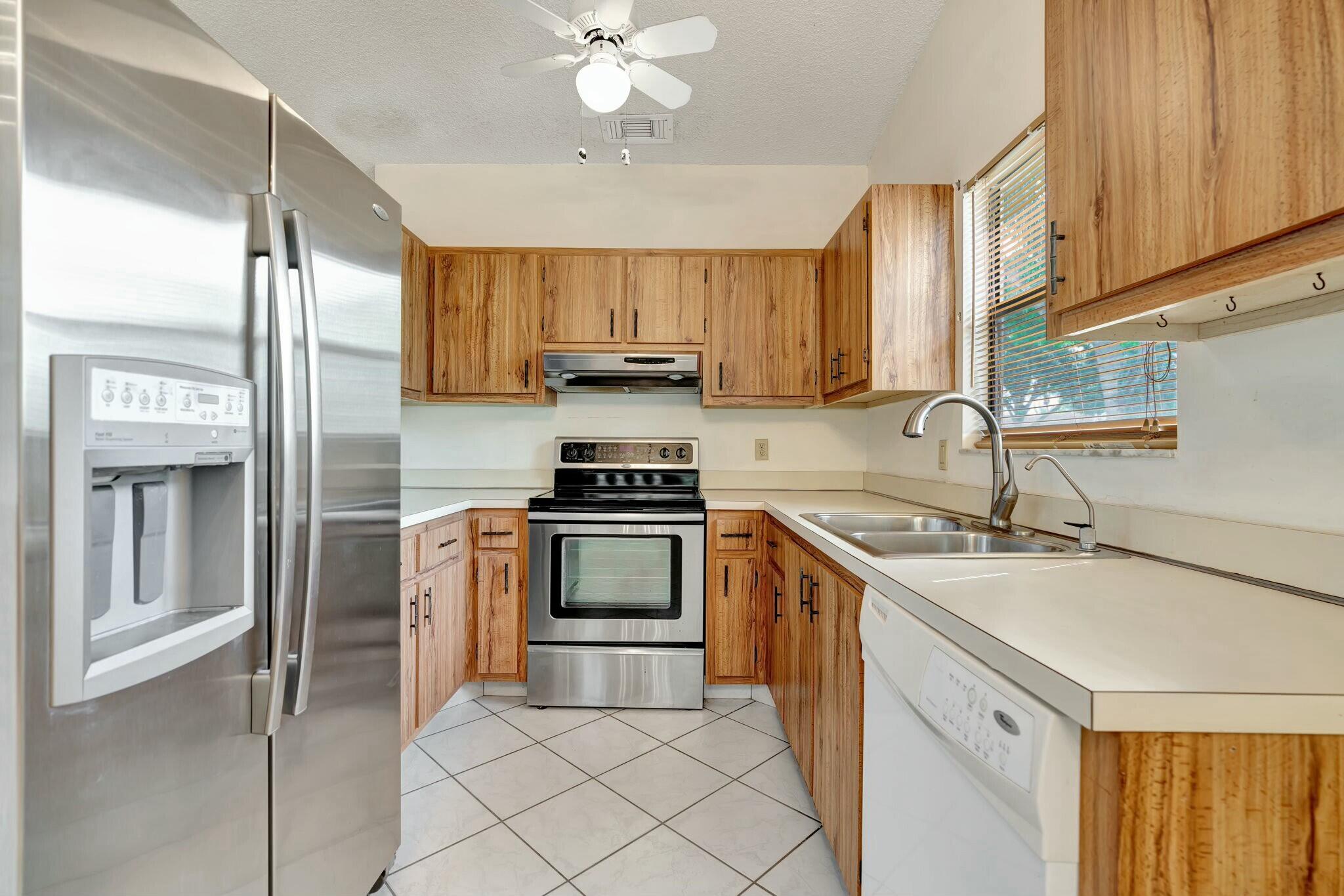 126 Greentree Circle Jupiter, FL 33458 - Photo 8 of 24 Kitchen