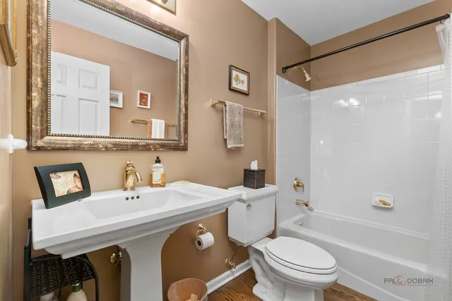 $655,900 | 1316 South Christine Court, Vernon Hills, IL 60061