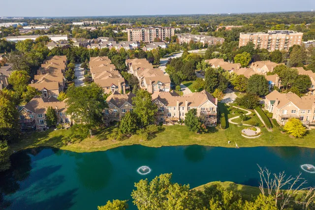 $655,900 | 1316 South Christine Court, Vernon Hills, IL 60061