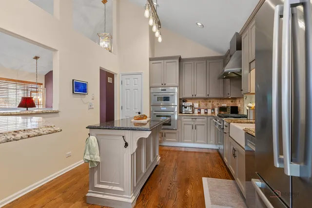 $655,900 | 1316 South Christine Court, Vernon Hills, IL 60061