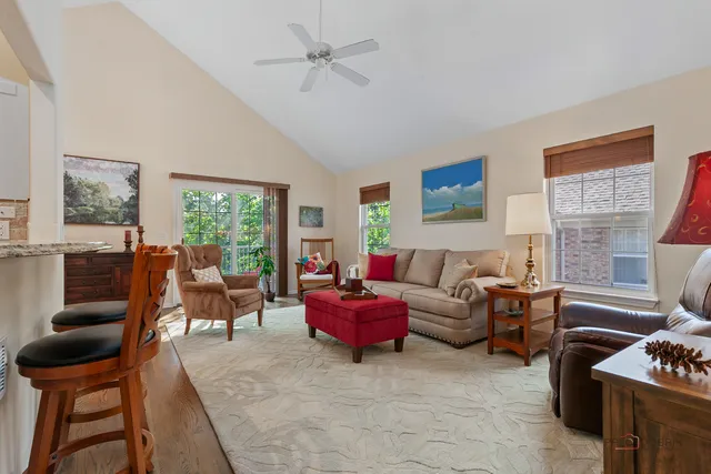 $655,900 | 1316 South Christine Court, Vernon Hills, IL 60061