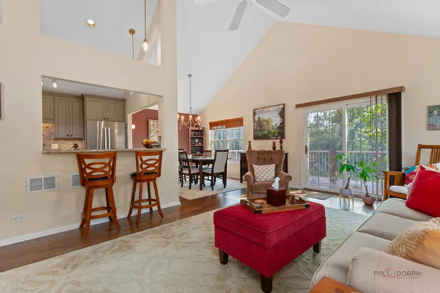 $655,900 | 1316 South Christine Court, Vernon Hills, IL 60061