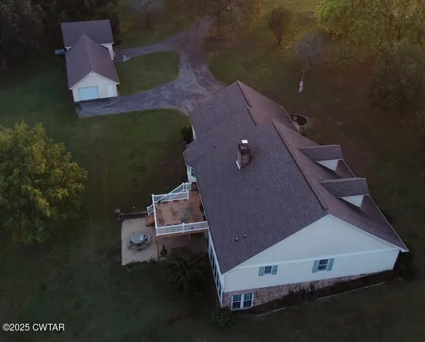 a view of a back yard of the house