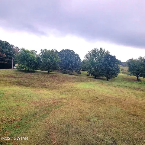 a view of a house with backyard and garden
