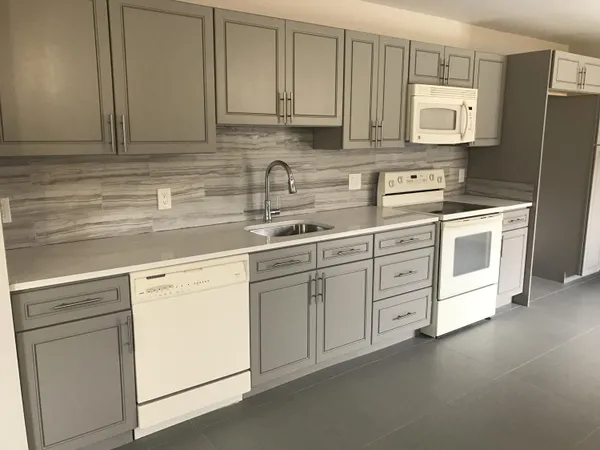 $2,300 | 142 Southwest 8th Avenue, Unit D, Delray Beach, FL 33444