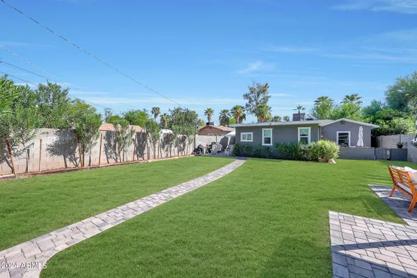 $2,900 | 2230 East Clarendon Avenue, Phoenix, AZ 85016