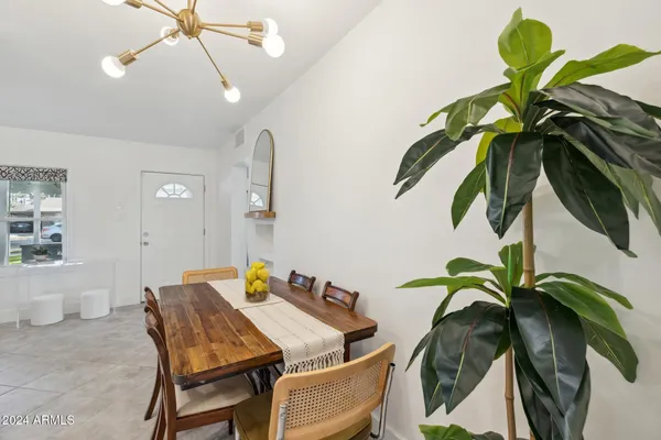 $2,900 | 2230 East Clarendon Avenue, Phoenix, AZ 85016