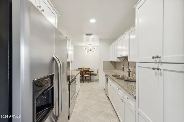 $2,900 | 2230 East Clarendon Avenue, Phoenix, AZ 85016