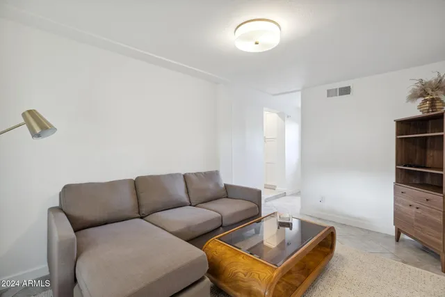 $3,000 | 2230 East Clarendon Avenue, Phoenix, AZ 85016