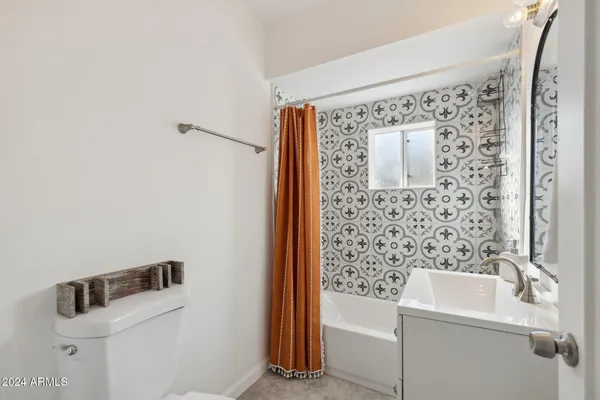 $2,900 | 2230 East Clarendon Avenue, Phoenix, AZ 85016