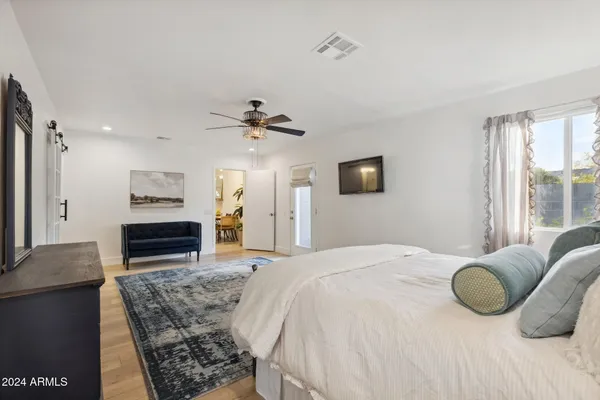 $2,900 | 2230 East Clarendon Avenue, Phoenix, AZ 85016