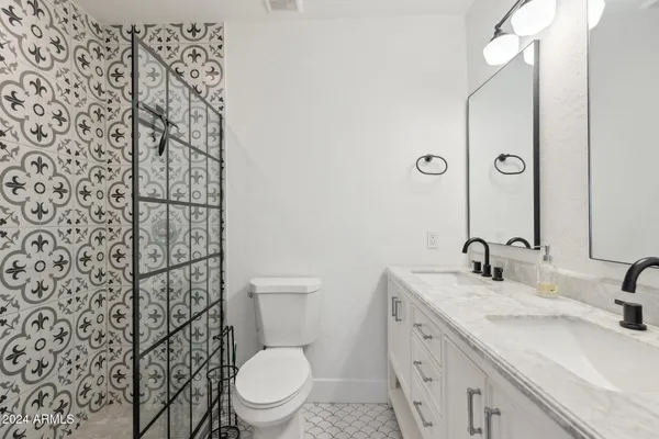 $2,900 | 2230 East Clarendon Avenue, Phoenix, AZ 85016