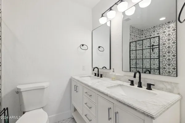 $2,900 | 2230 East Clarendon Avenue, Phoenix, AZ 85016