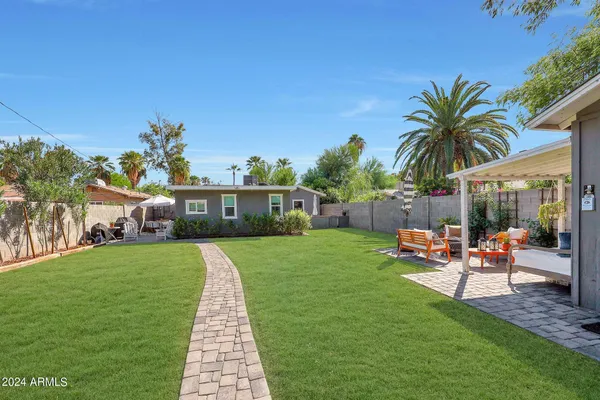 $2,900 | 2230 East Clarendon Avenue, Phoenix, AZ 85016