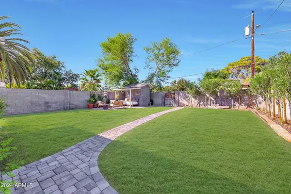 $2,900 | 2230 East Clarendon Avenue, Phoenix, AZ 85016