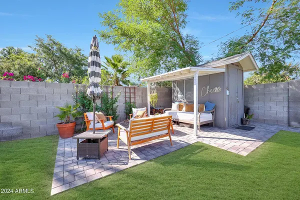 $2,900 | 2230 East Clarendon Avenue, Phoenix, AZ 85016