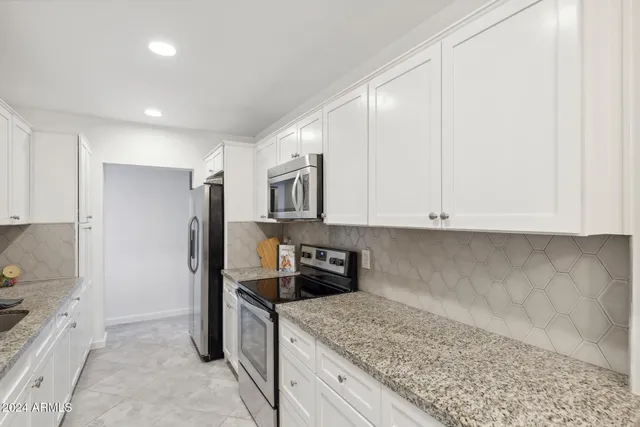 $3,000 | 2230 East Clarendon Avenue, Phoenix, AZ 85016