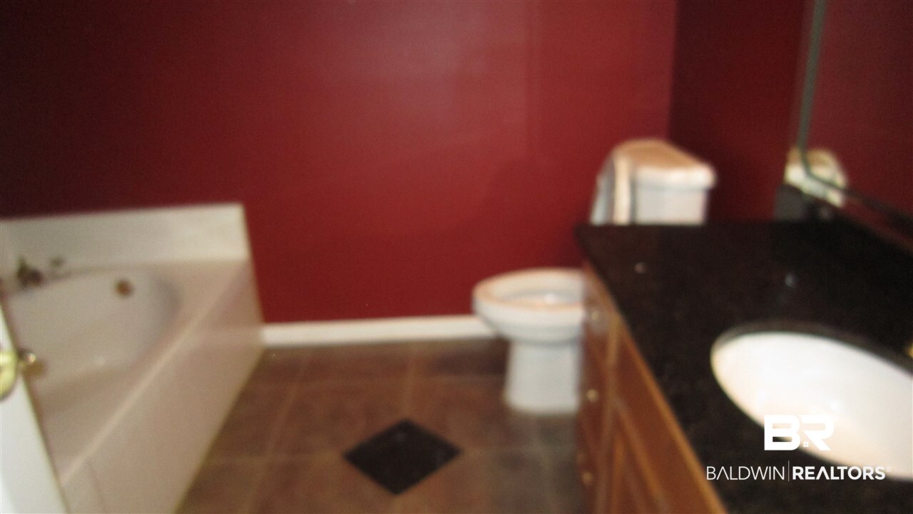 18172 Old Brady Road Bay Minette, AL 36507 - Photo 14 of 33 Guest bath on main level
