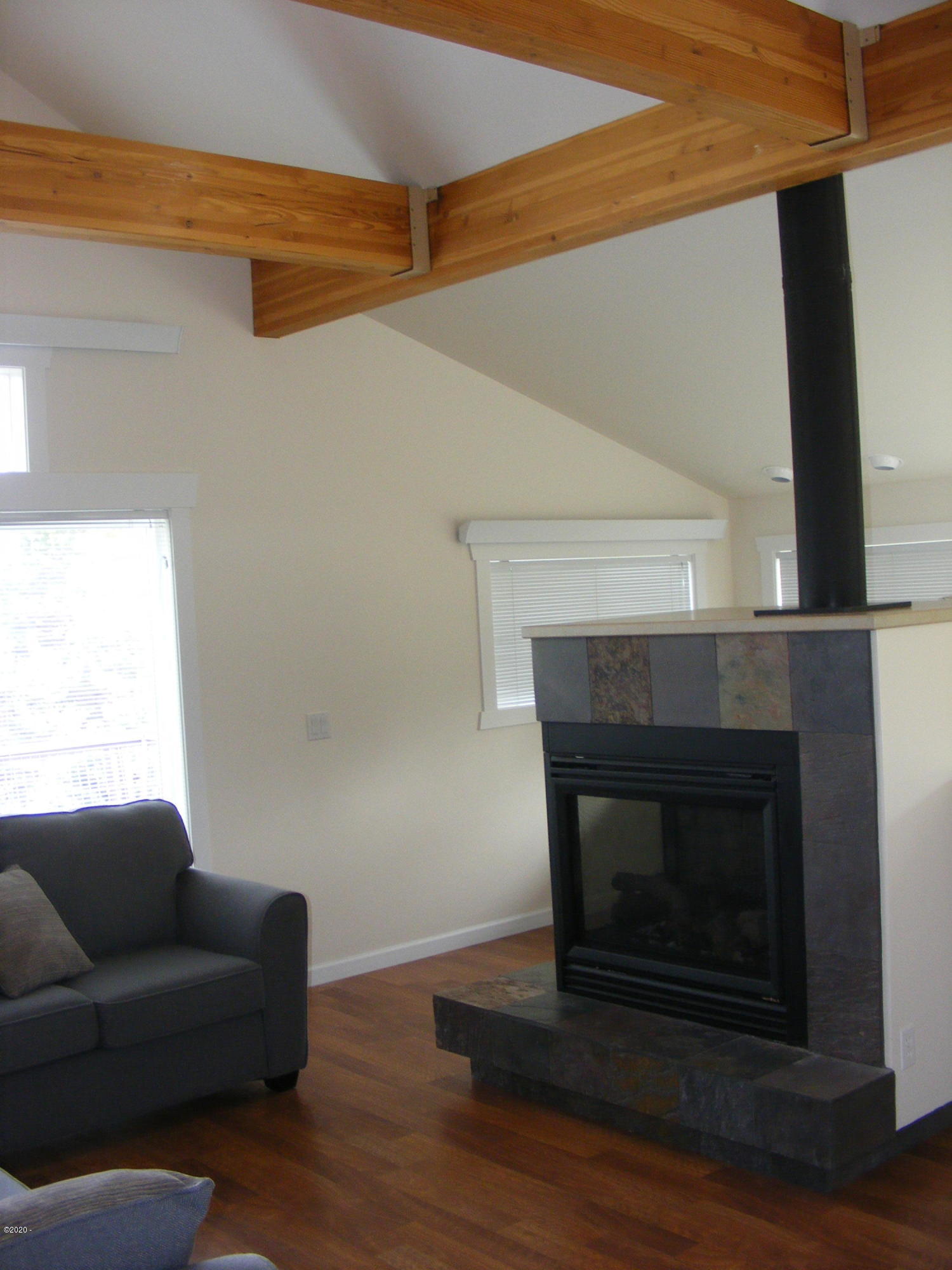 415 Northwest 19th Street Newport, OR 97365 - Photo 21 of 40 Living room