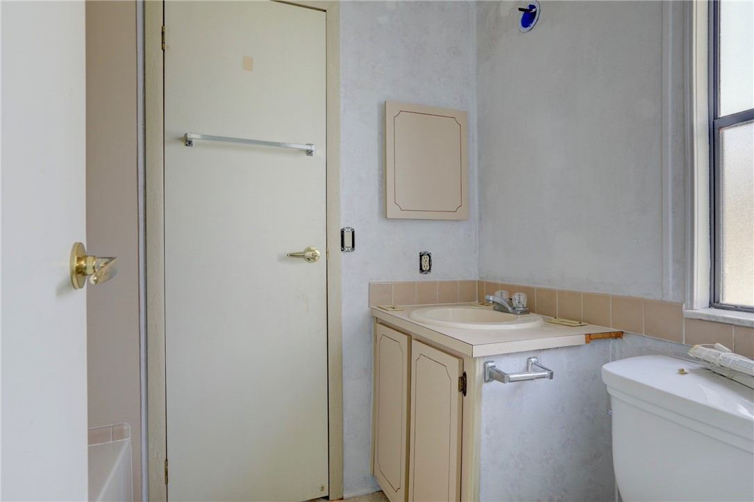 1064 Manila Drive Sebastian, FL 32976 - Photo 12 of 25 a utility room with a sink dryer and washer