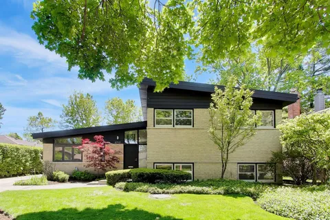$795,000 | 2717 Lincoln Lane, Wilmette, IL 60091