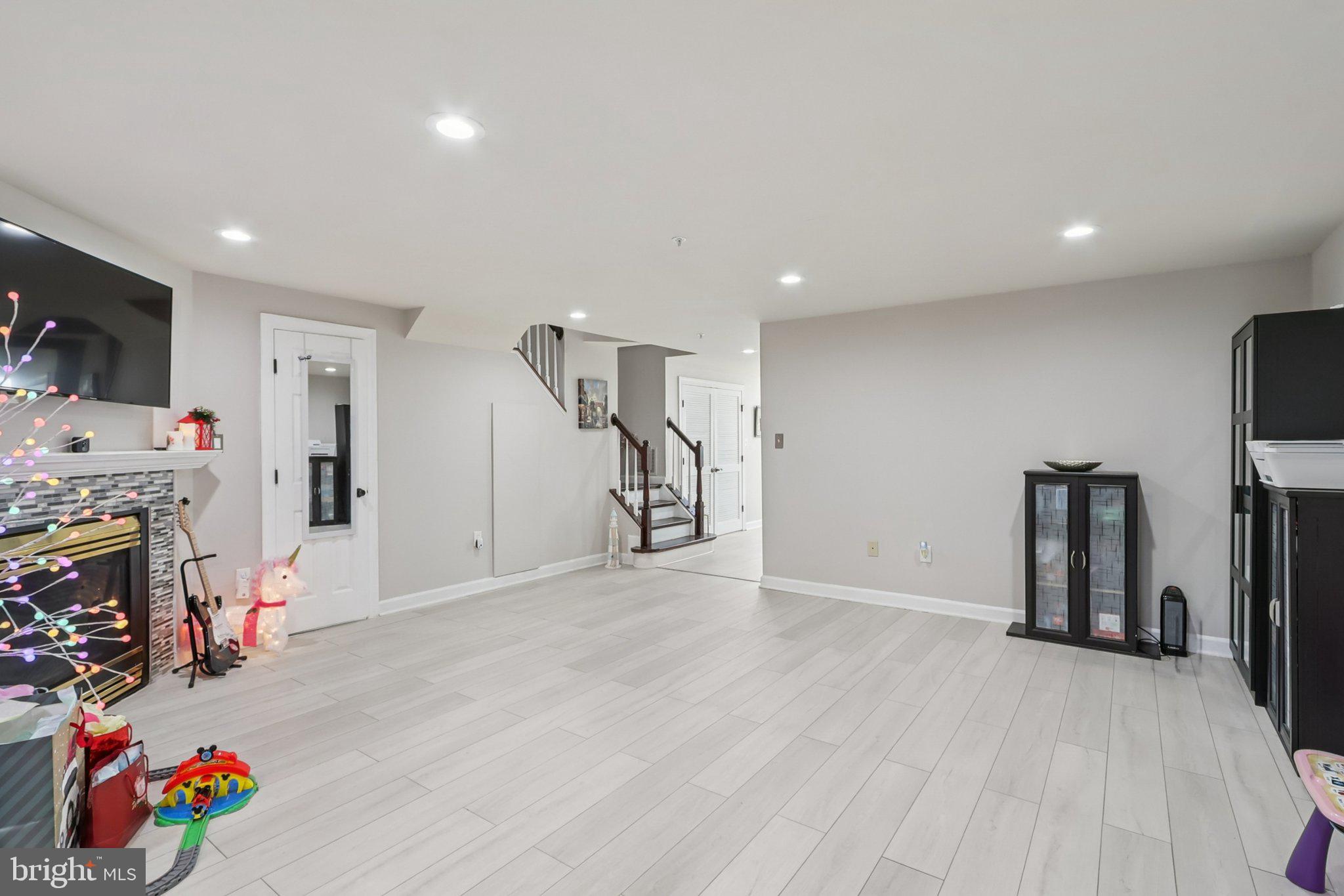 14209 Parker Farm Way Silver Spring, MD 20906 - Photo 7 of 57