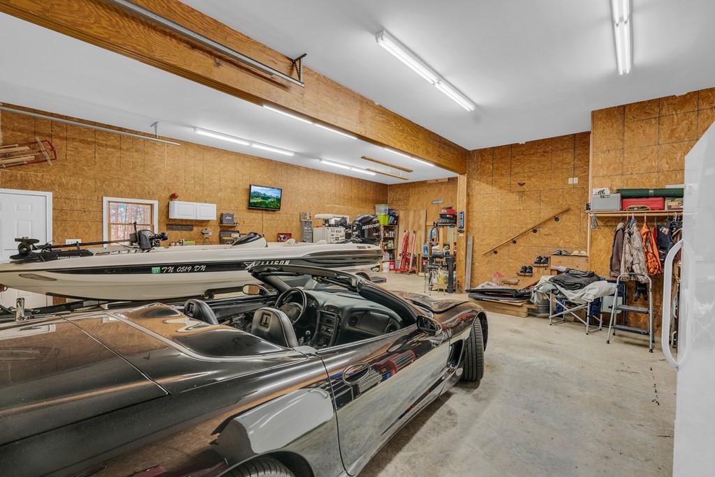 465 Hickory Lane Sparta, TN 38583 - Photo 18 of 46 a view of a room with gym equipment