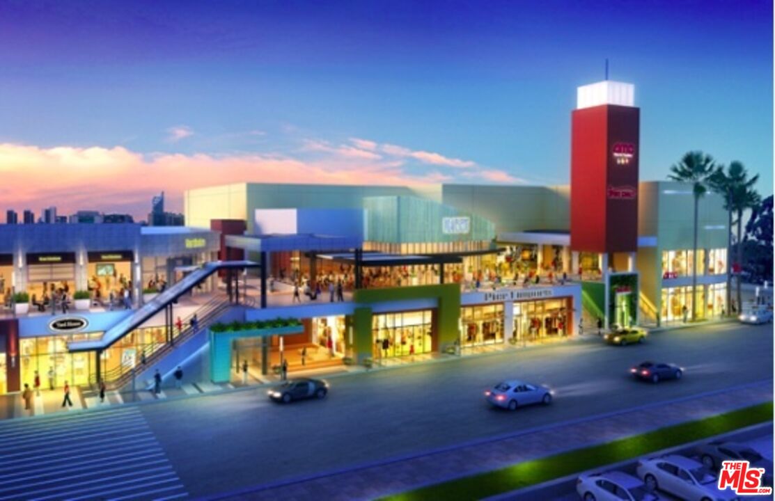 4215 Glencoe Avenue, Unit 206 Marina del Rey, CA 90292 - Photo 20 of 21 a room with lots of potted plants