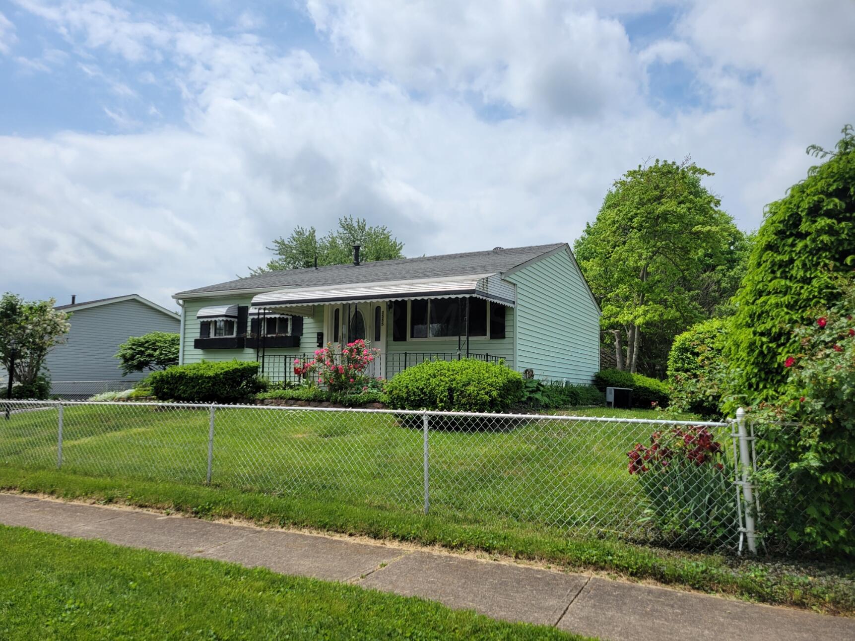 3585 Torwood Road Columbus, OH 43232 - Photo 2 of 23 20240507_125631