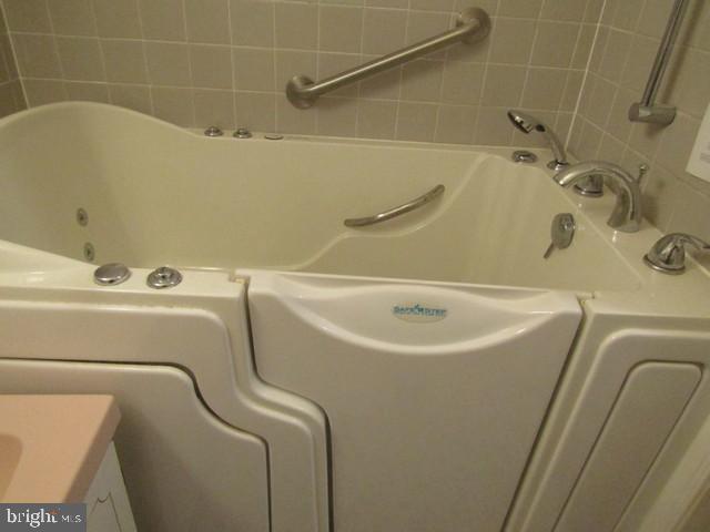 4000 Tunlaw Road Northwest, Unit 1029 Washington, DC 20007 - Photo 7 of 14 a bathroom with a sink and a bathtub
