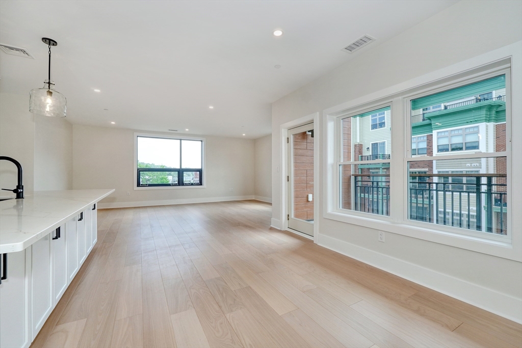 62 Foundry Street, Unit 305 Wakefield, MA 01880 - Photo 4 of 39