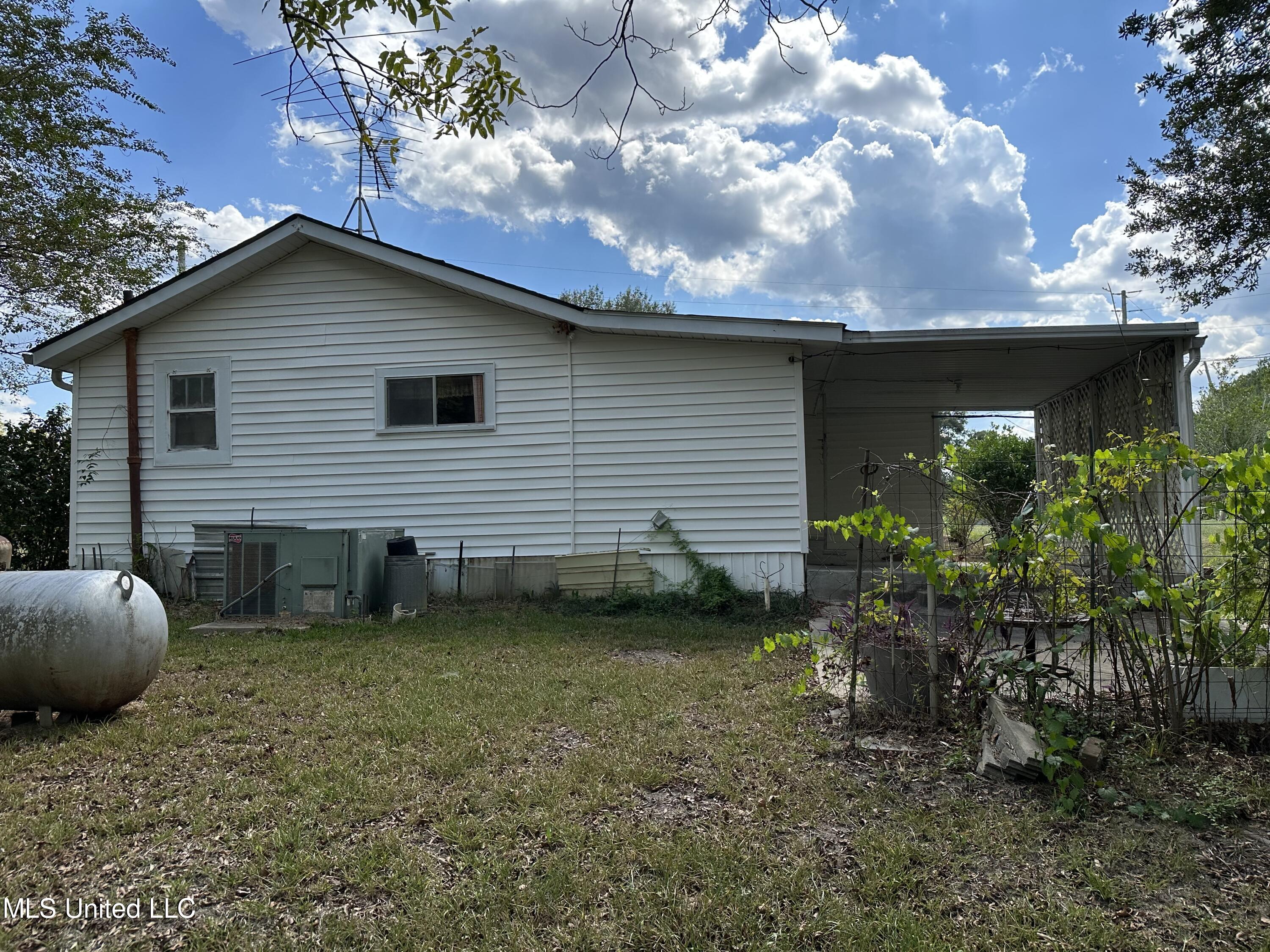 750 Beach Road Poplarville, MS 39470 - Photo 7 of 19 IMG_6957