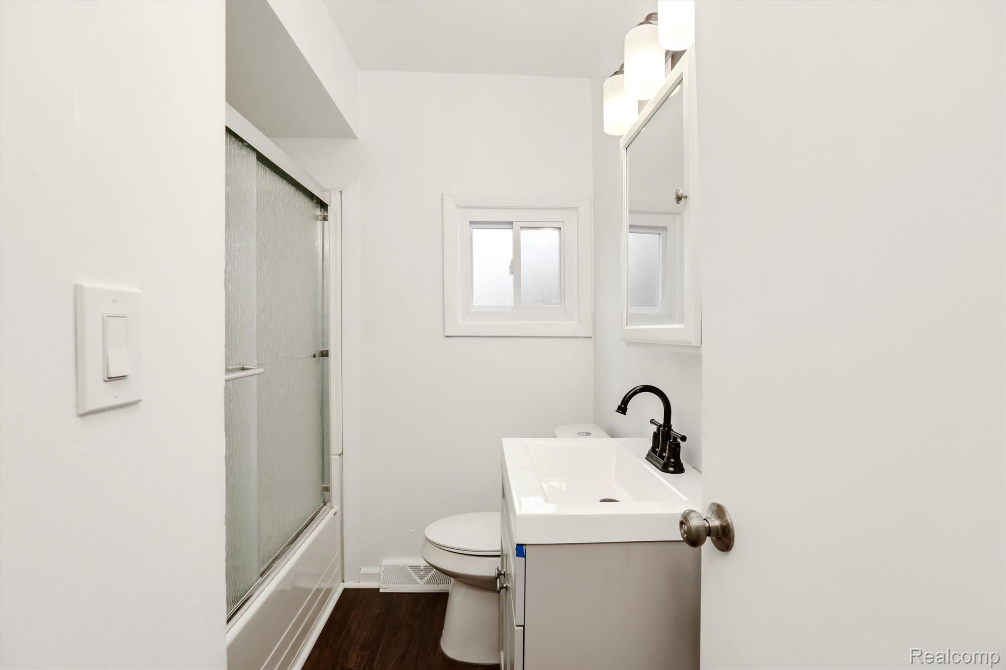 46054 Reed Street Belleville, MI 48111 - Photo 15 of 28 Gallery Image 15