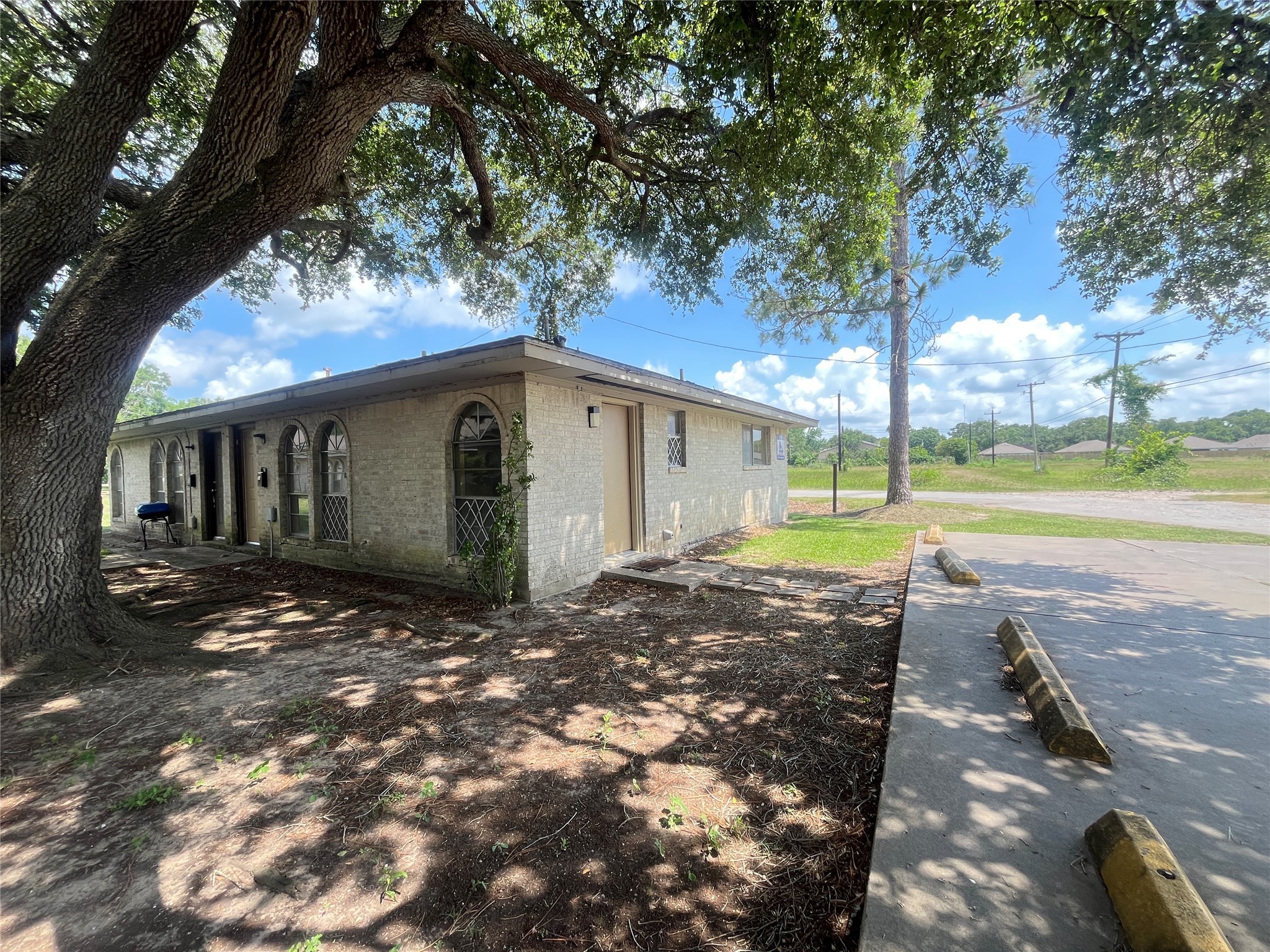 a view of a back yard of the house