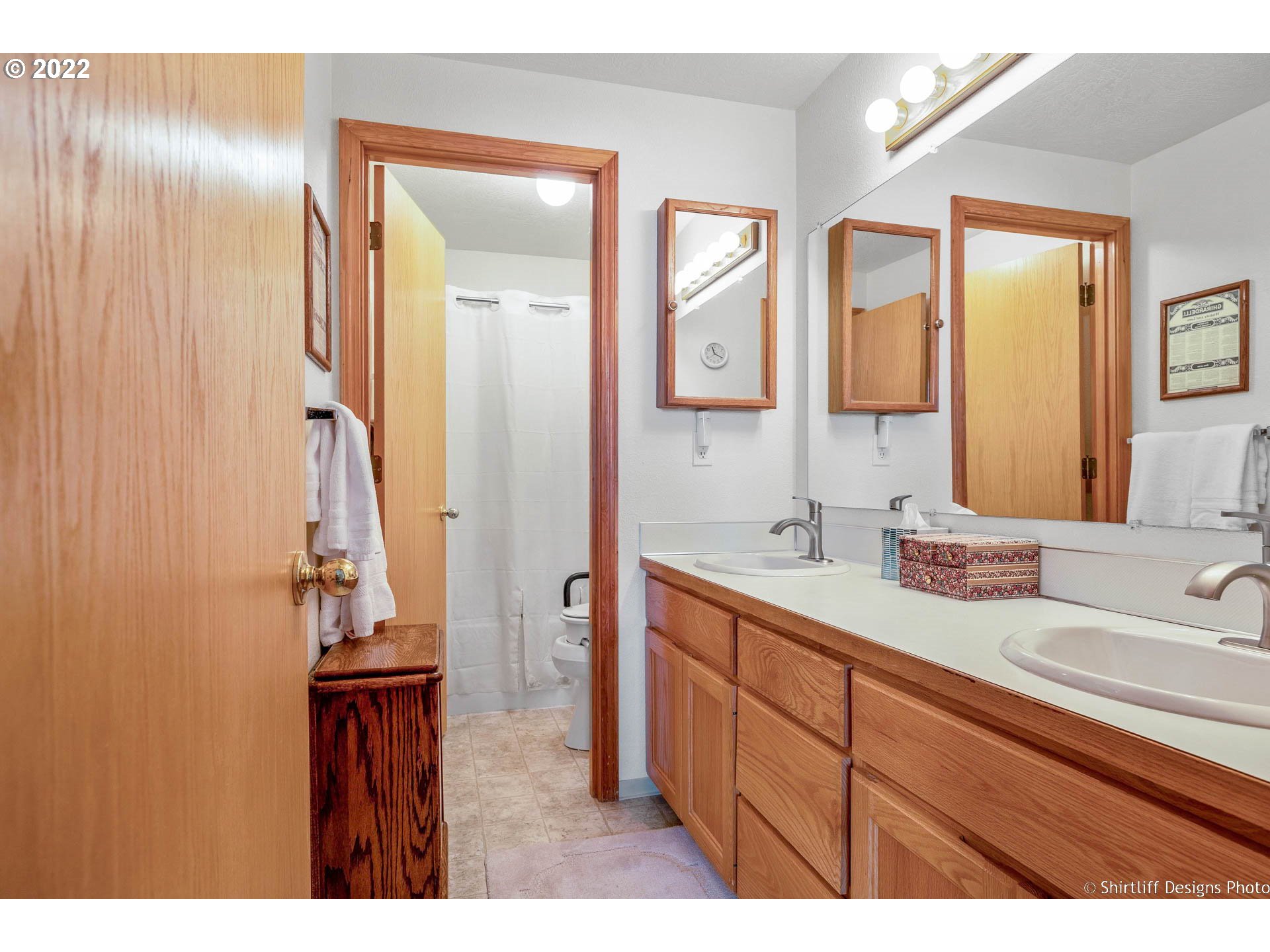 4042 Virginia Avenue Springfield, OR 97478 - Photo 17 of 28 a bathroom with a sink and a mirror
