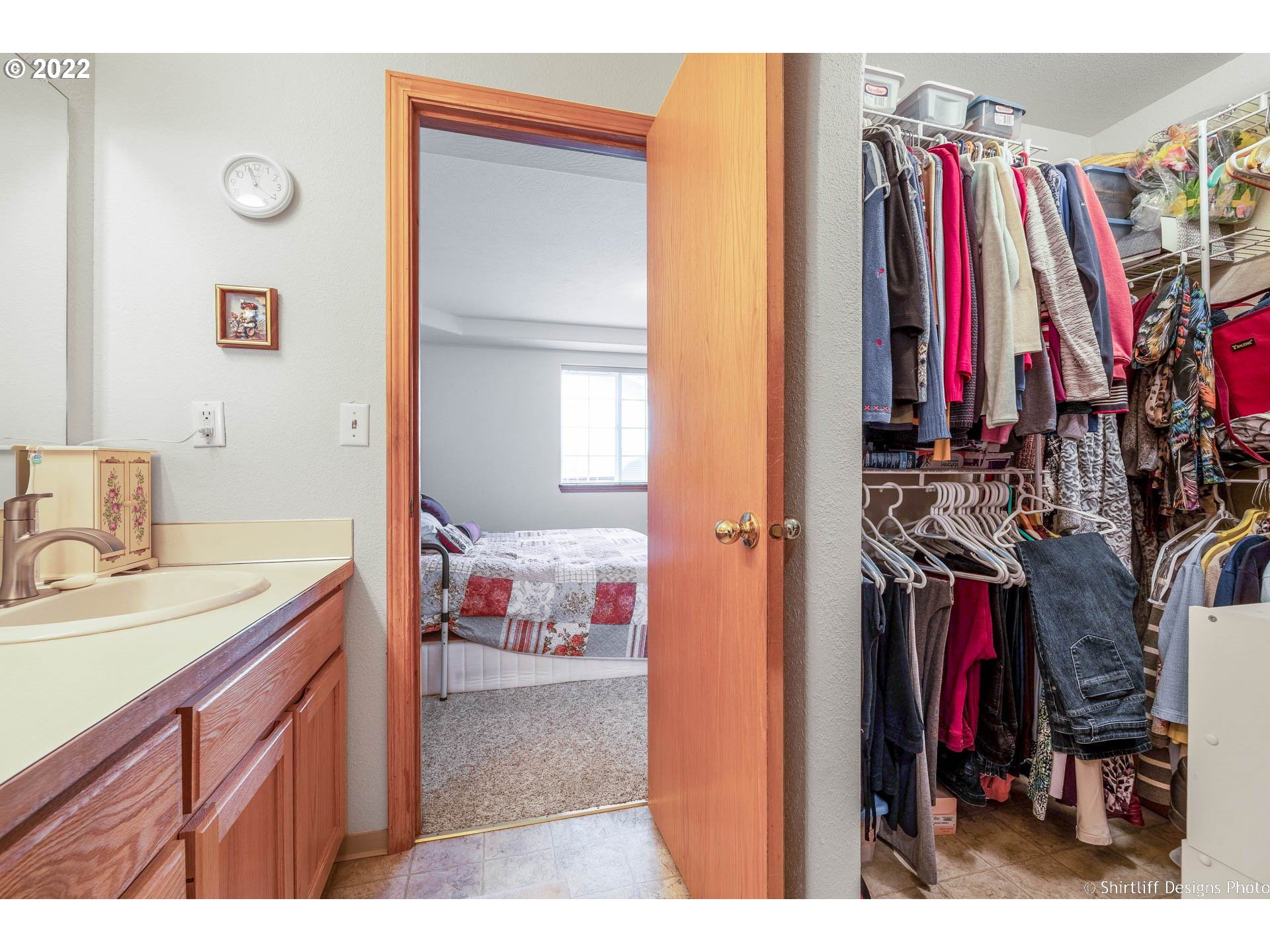 4042 Virginia Avenue Springfield, OR 97478 - Photo 18 of 28 a view of a walk in closet